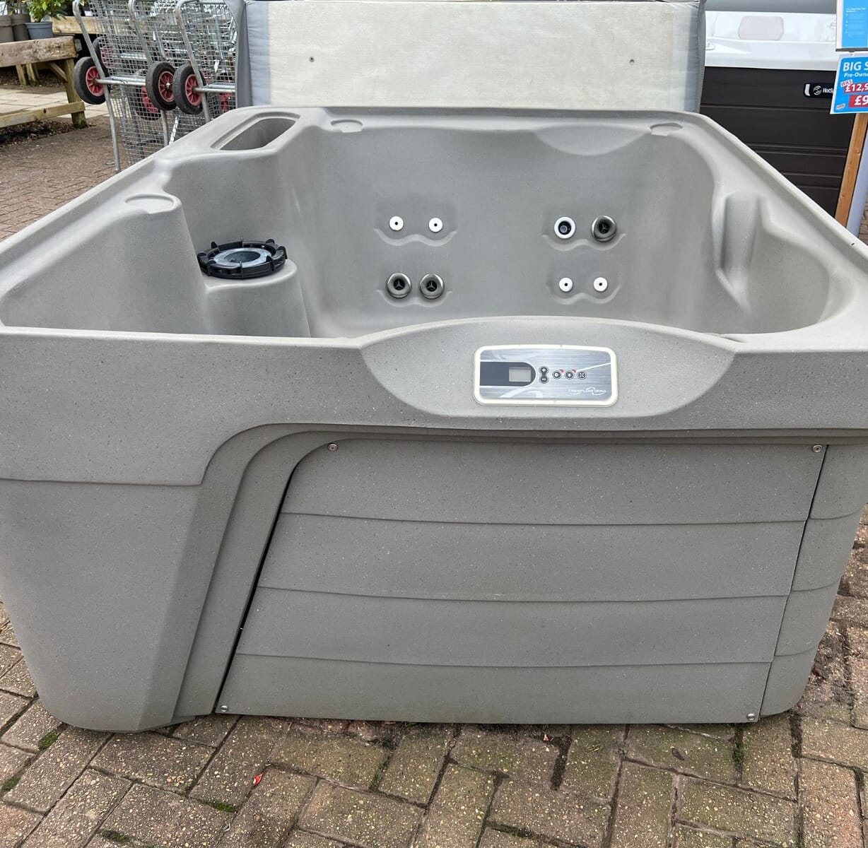 Ex-Display Freeflow Azure - 4 Person Hot Tub
